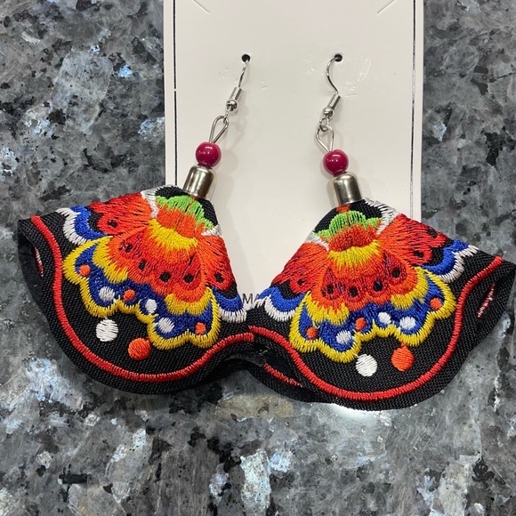 🦋 3/$24 Festive floral boho embroidered dangling fabric earrings / NWOT - Picture 3 of 7